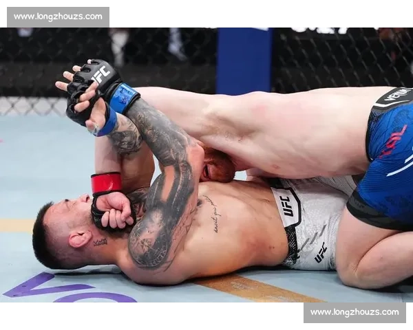 第三回合飞膝绝杀！马利克技术判定终结布伦戴奇