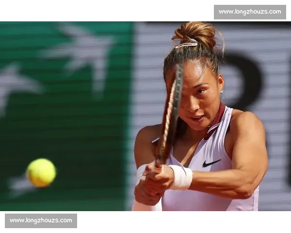 郑钦文破发关键局点燃逆转希望！首盘 3 平展现大心脏特质