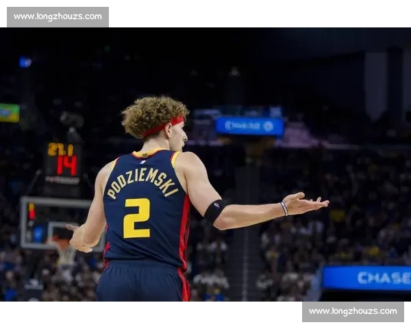 库里与波杰姆斯基 WNBA 赛场温情互动:师徒对话点燃跨界篮球热情 库里与波杰姆斯基 WNBA 赛场温情互动:师徒对话点燃跨界篮球热情