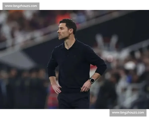 维尼修斯领衔三将抵皇马驻地 阿隆索率队冲刺世俱杯关键战